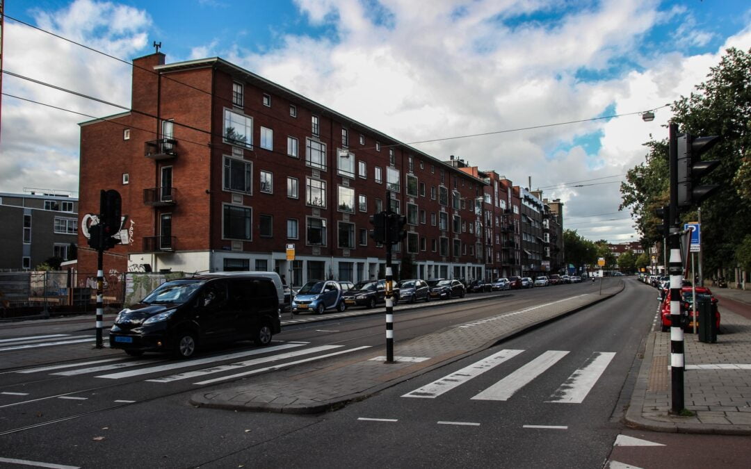 Van Grachten naar Rijstroken: Ontdek Rijlessen in Amsterdam